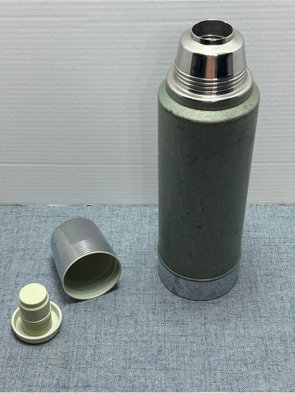 Stanley Green Stainless Steel Vacuum Flask Thermos - Picture 4 of 7